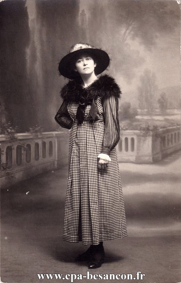 BESANÇON - Jeune femme